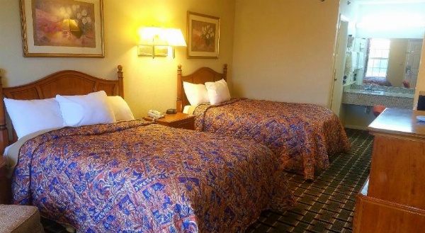 Americas Best Value Inn Winnsboro image 12