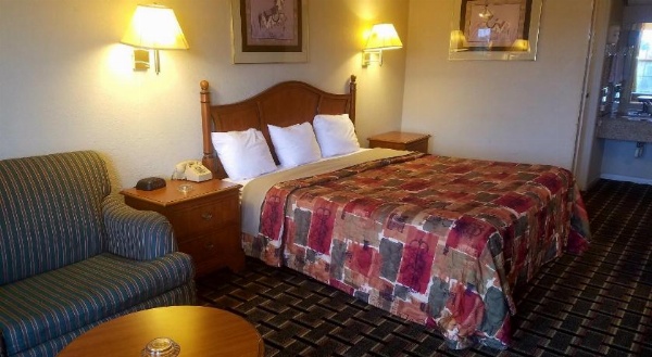 Americas Best Value Inn Winnsboro image 14