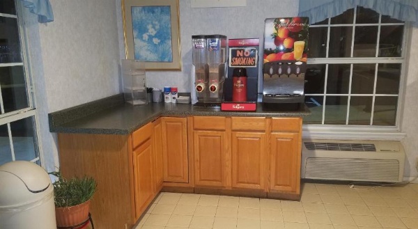 Americas Best Value Inn Winnsboro image 2