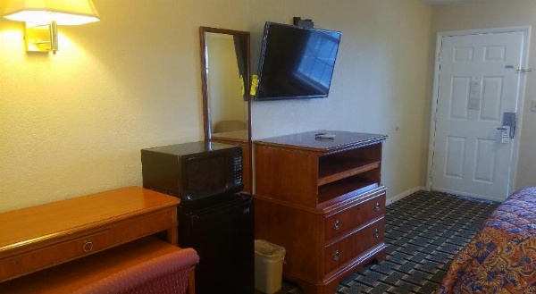 Americas Best Value Inn Winnsboro image 23