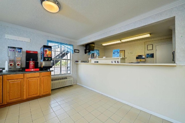 Americas Best Value Inn Winnsboro image 6